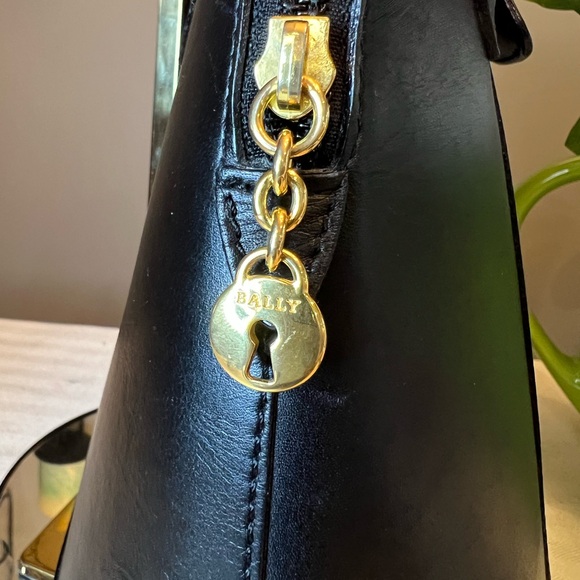 BALLY Elegant Black Calf Leather Shoulder Vintage Handbag - Picture 3 of 12